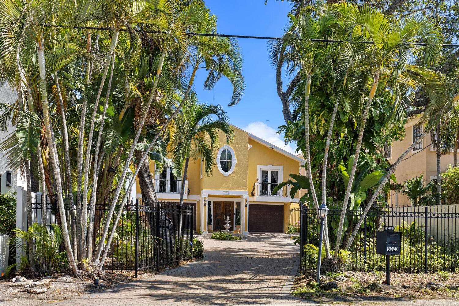 8223 Midnight Pass Rd.