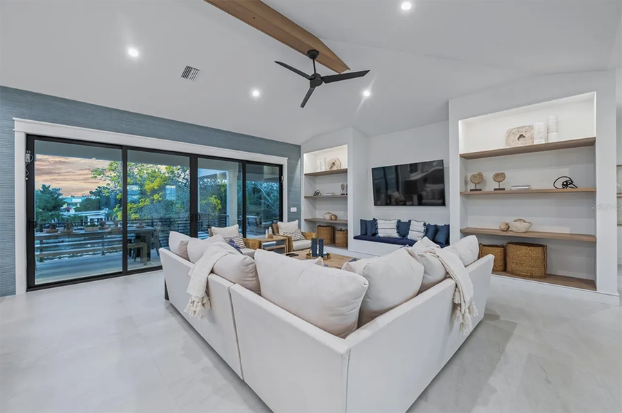 24 N Polk Dr